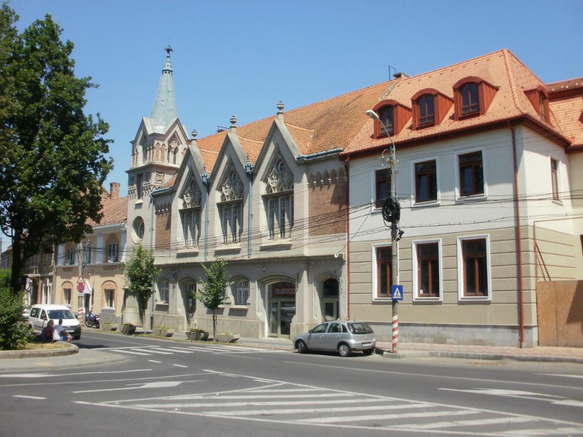 Butterfly Apartment-Hidden Gem In The Heart Of Targu Mures Exterior foto
